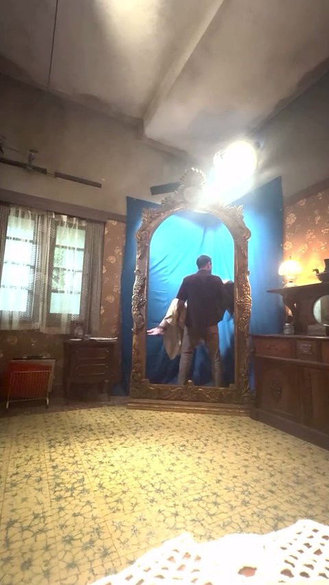 Sambil Bopong Luna Maya, Momen Oka Antara Kena Prank Crew saat Syuting