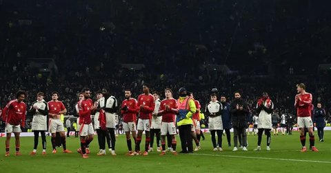 Para pemain Manchester United berkumpul sebelum pertandingan Liga Primer Inggris antara Manchester United dan Crystal Palace di Old Trafford di Manchester, Inggris barat laut, pada 2 Febru