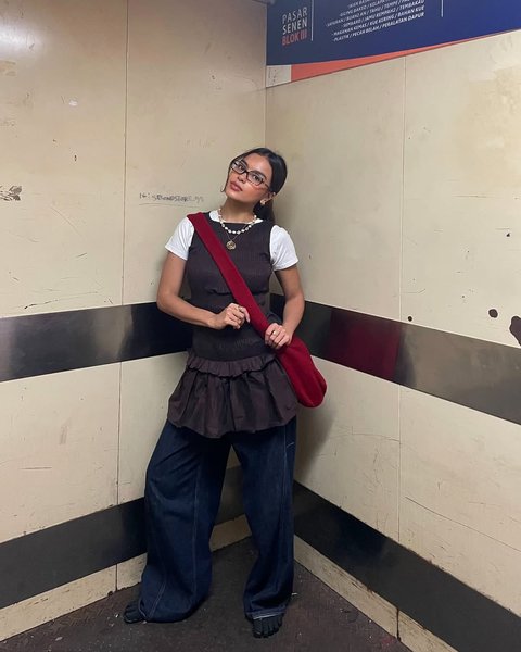 Potret Eva Celia Mix and Match Penampilan Ini Curi Perhatian