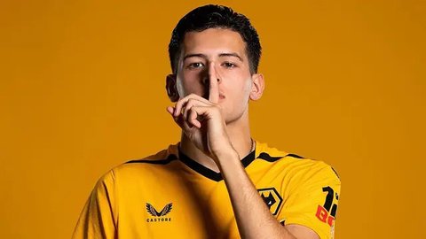 Justin Hubner ketika bermain bersama Wolverhampton di Premier League 2 (c) Oficial X @WolvesAcademy