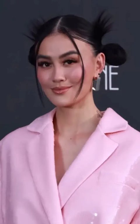 Sebelum melayangkan somasi, Ari Bias mengontak kakak sekaligus manajer Agnez Mo, Steve. Namun, ia tak mendapat jawaban positif terkait direct license. (Foto: Dok. Instagram @agnezmo)
