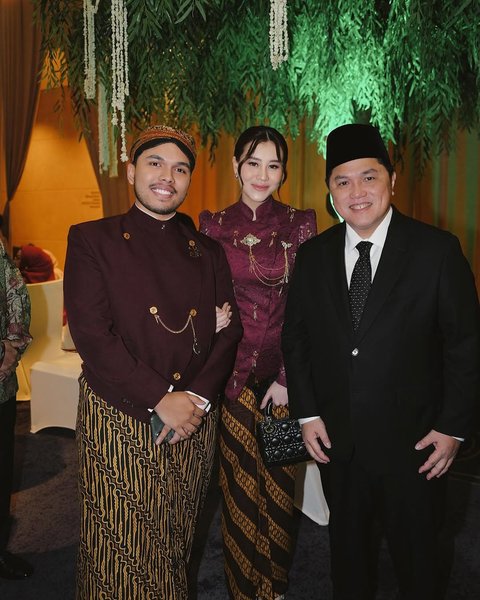 Aaliyah Massaid dan Thariq Halilintar tampil serasi sebagai pengiring pengantin, sementara baby bump-nya menjadi pusat perhatian.
