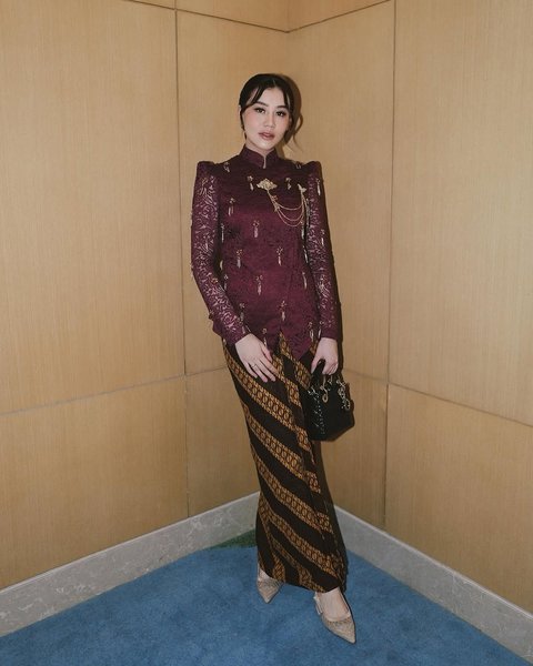 Aaliyah Massaid dan Thariq Halilintar tampil serasi sebagai pengiring pengantin, sementara baby bump-nya menjadi pusat perhatian.