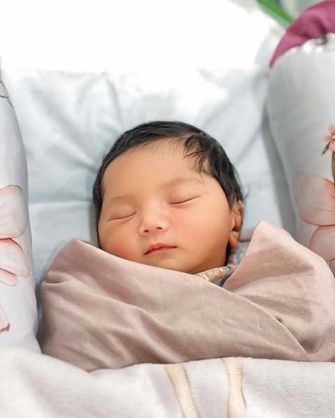 Potret Anak Kiky Saputri yang Baru Lahir, Cantik dengan Nama Indah yang Penuh Makna