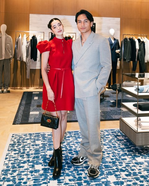 Penampilan Ameera Khan Bikin Salah Fokus saat Digandeng Jefri Nichol, Pacaran Romantis di Malaysia