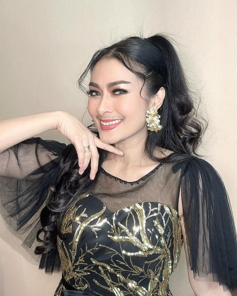 Inilah Segudang Penghargaan Diva Dangdut Iis Dahlia, Tetap Eksis Meski Sudah Lebih Dari 30 Tahun Berkarya!