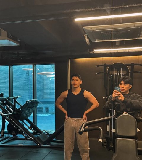 Taehyung BTS Tampil Berbeda, Tubuh Kekar dan Aura Makin Karismatik Bikin Heboh ARMY