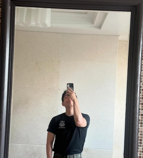 Taehyung BTS Tampil Berbeda, Tubuh Kekar dan Aura Makin Karismatik Bikin Heboh ARMY