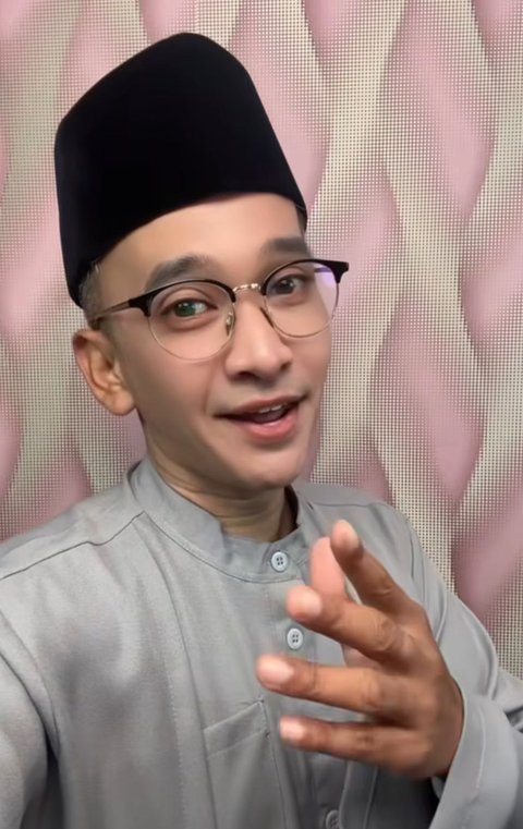 Ruben Onsu Pakai Baju Muslim dan Kopiah, Digosipkan Dekat dengan Desy Ratnasari? Netizen Heboh!