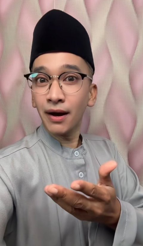 Ruben Onsu Pakai Baju Muslim dan Kopiah, Digosipkan Dekat dengan Desy Ratnasari? Netizen Heboh!