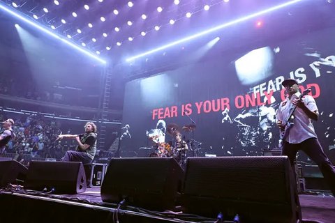 Rage Against the Machine saat tampil di Madison Square Garden di New York City (8/8/2022). Setelah menundanya beberapa kali karena pandemi, Rage Against the Machine akhirnya memulai tur perta