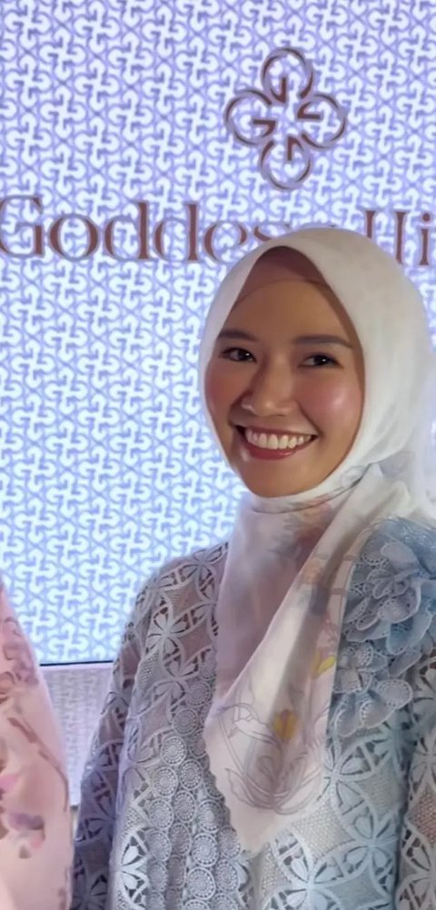 Potret Reni Effendi Istri dr Richard Lee Belajar Hijab (Sumber: Instagram/renieffendi24)