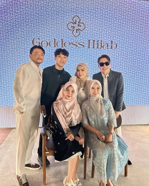 Potret Reni Effendi Istri dr Richard Lee Belajar Hijab (Sumber: Instagram/renieffendi24)