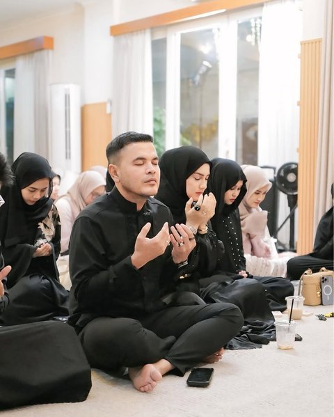 Irish Bella dan Haldy Sabri Gelar Pengajian Jelang Puasa Ramadhan di Rumah