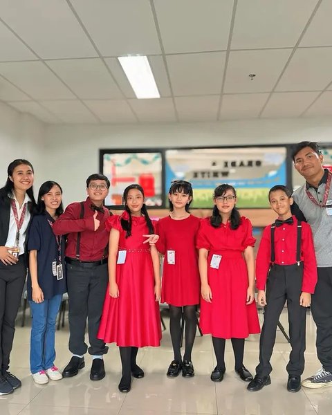 Potret Bilqis Ikut Grup Vokal di Sekolah (Sumber: Instagram/ayutingting92)