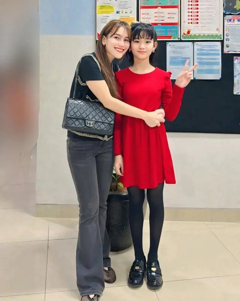 Potret Bilqis Ikut Grup Vokal di Sekolah (Sumber: Instagram/ayutingting92)