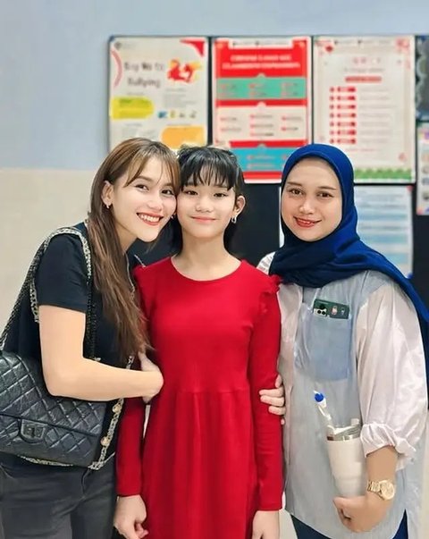 Potret Bilqis Ikut Grup Vokal di Sekolah (Sumber: Instagram/ayutingting92)