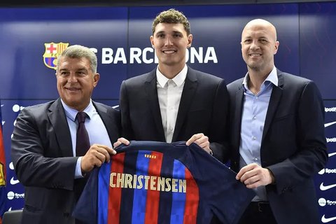 Jordi Cruyff (kanan) saat bermain untuk Barcelona pada 1994-1996 juga menggunakan jersey nomor 14, Jordi tampil 41 kali dan mencetak 11 gol untuk Blaugrana. (AFP/ANP - THE NETHERLANDS OUT)