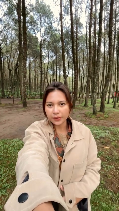 Potret Indah Permatasari dan Arie Kriting Healing di Hutan, Netizen Kepo Lokasinya
