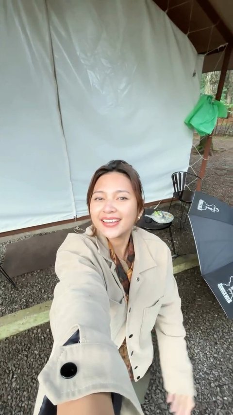 Potret Indah Permatasari dan Arie Kriting Healing di Hutan, Netizen Kepo Lokasinya