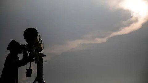 Kementerian Agama akan menggelar sidang isbat penetapan 1 Ramadan 1444 H di Auditorium HM Rasjidi, Kantor Kemenag Jakarta pada Rabu sore 22 Maret 2023.  (AP Photo/ Ahmad Ibrahim)