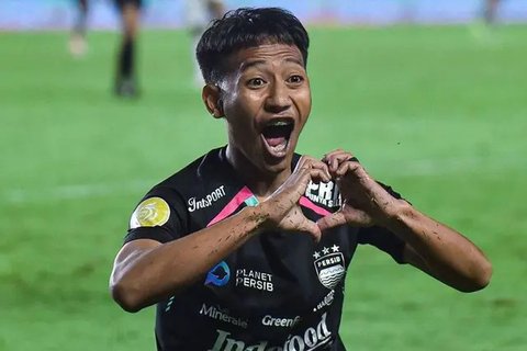 Persib Bandung berlatih mempersiapkan diri jelang laga penting melawan Persija Jakarta di BRI Liga 1 2024/2025. (Bola.com/Erwin Snaz)