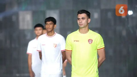 Timnas Indonesia - Ernando Ari dan Nadeo Argawinata (Bola.com/Adreanus Titus)