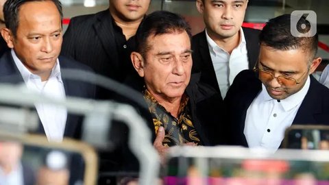Ketika ditanya, Japto Soerjosoemarno tidak menjawab secara detail. (Liputan6.com/Herman Zakharia)