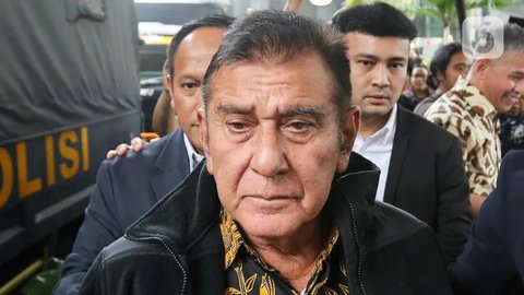Japto Soerjosoemarno hanya mengatakan bahwa dirinya telah menjawab semua pertanyaan yang diajukan penyidik. (Liputan6.com/Herman Zakharia)