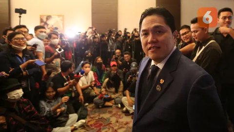 Raut kecewa ketua umum PSSI, Erick Thohir saat nonton bareng laga Grup D Piala Asia 2023 antara Timnas Indonesia melawan Irak di Senayan Avenue, Senayan, Jakarta, Senin (15/01/2024) malam WIB