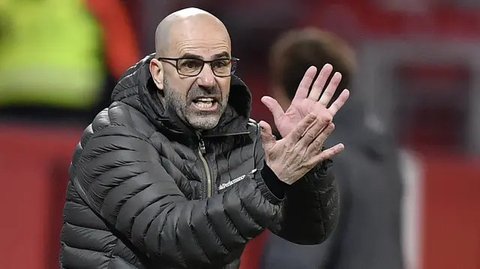 Para pemain PSV merayakan kemenangan timnya atas Juventus dalam laga leg 2 babak play off Liga Champions 2024/2025 di Philips Stadion, Eindhoven, Belanda, Rabu (19/02/2025) waktu setempat. (A