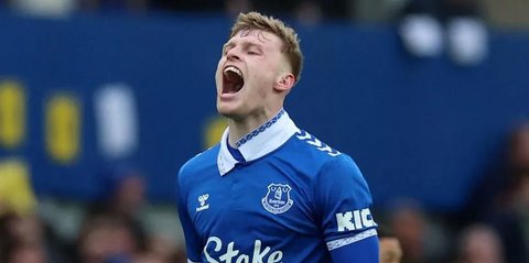 Login! Real Madrid Saingi Man United Dalam Perburuan Bek Everton