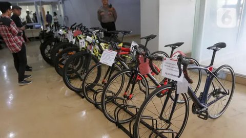 Kegiatan ini merupakan salah satu bentuk transparansi dan efisiensi terhadap barang rampasan yang akan dilelang kepada para calon peserta lelang. (Liputan6.com/Herman Zakharia)