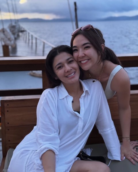 Potret Seru Gisel dan Naysilla Mirdad Liburan ke Raja Ampat Bareng Sahabat, Dari Hiking hingga Snorkeling