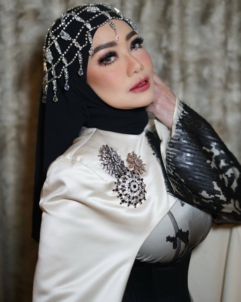 Transformasi Fashion Reza Artamevia dari Tahun 90-an hingga Kini Berhijab