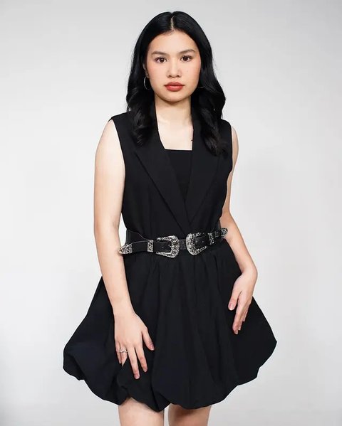 Intip gaya memikat Vanessa Zee dengan rok mini (@vanessa.simorangkir)