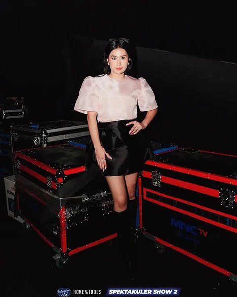 Intip gaya memikat Vanessa Zee dengan rok mini (@vanessa.simorangkir)