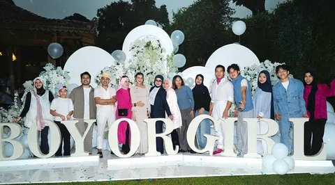 Potret tamu artis di gender reveal Aaliyah Massaid. (sumber: Instagram/genhalilintar)