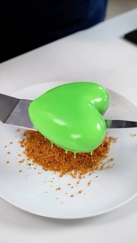 Nicky Tirta Kini Jadi Chef Ganteng, Tak Pelit Bagikan Resep Klepon Cake Estetik: Cocok Jadi Menu Bukber Keluarga hingga Sahabat