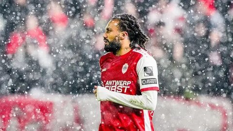 Jairo Riedewald bermain untuk Royal Antwerp di musim 2024/2025. (Dok. Royal Antwerp)