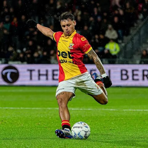 Bek Go Ahead Eagles di Eredivisie 2024/2025, Dean James, berminat untuk dinaturalisasi menjadi Warga Negara Indonesia (WNI) untuk membela Timnas Indonesia. (Bola.com/Dok.Instagram Dean