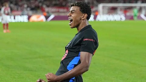 Menit ke-28, Blaugrana menyamakan skor setelah Lamine Yamal berhasil melesakkan bola ke gawang AS Monaco. (AP Photo/Laurent Cipriani)