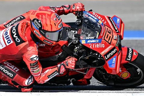 Marc Marquez pada tes pramusim MotoGP Thailand 2025 di Sirkuit Buriram. (MANAN VATSYAYANA / AFP)