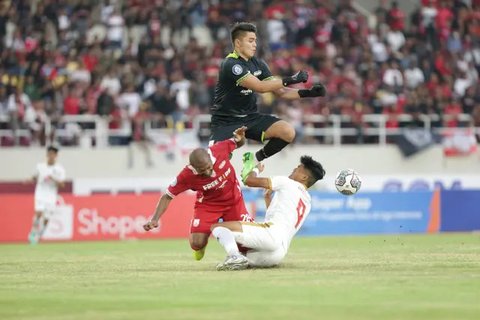 Gianluca Pandeynuwu, kiper baru Persis Solo yang didatangkan dari Borneo FC (Dok. Persis Solo)