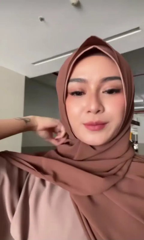 Potret Dara dan Mita Band Rock The Virgin Berhijab (Sumber: TikTok @MitaTheVirgin)