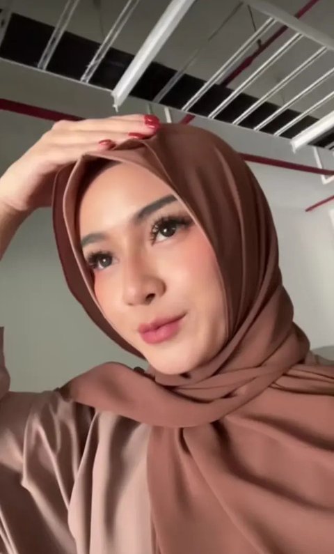 Potret Dara dan Mita Band Rock The Virgin Berhijab (Sumber: TikTok @MitaTheVirgin)