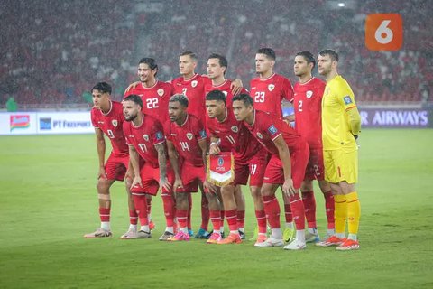 Timnas Indonesia - Jay Idzes, Patrick Kluivert, Mees Hilgers, Rizky Ridho (Bola.com/Adreanus Titus)