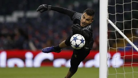 Calon kiper naturalisasi Timnas Indonesia, Emil Audero, tampil semakin impresif sejak bergabung dengan Palermo pada bursa transfer musim dingin 2025. (dok. Palermo)