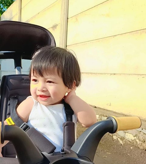 Imut dan Menggemaskan Sampai Dijuluki Si Pulen, Baby Lily Pamer Ekspresi Duck Face