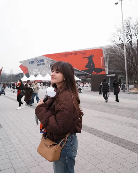Potret Audi Marissa nonton konser J-Hope BTS di Korea. (sumber: Instagram/audimarissa)